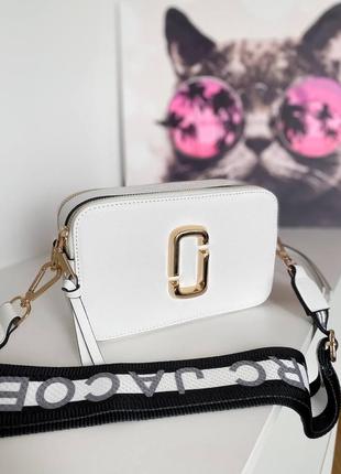 Marc jacobs snapshot white/gold трендова біла сумочка марк джейкобс бренд біла шикарна міні сумка з ремінцем брендовий6 фото