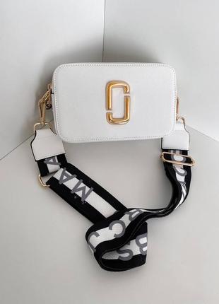 Marc jacobs snapshot white/gold трендова біла сумочка марк джейкобс бренд біла шикарна міні сумка з ремінцем брендовий
