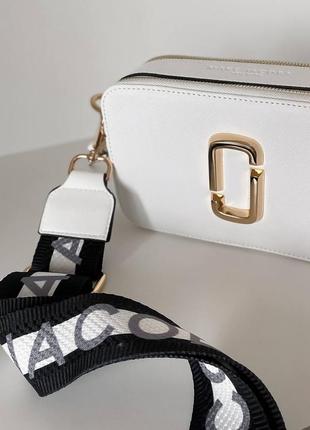 Marc jacobs  snapshot white/gold трендова біла сумочка марк джейкобс бренд белая шикарная мини сумка с ремешком брендовая5 фото