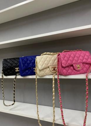 Елегантна брендова малинова рожева яскрава міні сумочка в стилі chanel pink розовая малиновая яркая роскошная сумка барби тренд7 фото