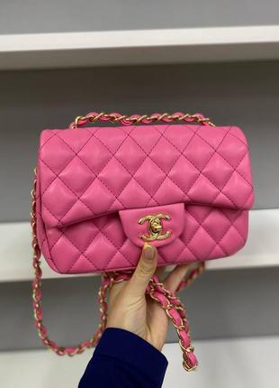 Елегантна брендова малинова рожева яскрава міні сумочка в стилі chanel pink розовая малиновая яркая роскошная сумка барби тренд3 фото