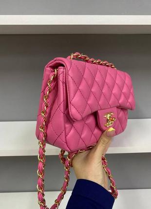 Елегантна брендова малинова рожева яскрава міні сумочка в стилі chanel pink розовая малиновая яркая роскошная сумка барби тренд5 фото