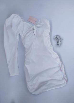 Белое короткое платье с драпировкой с одним рукавом missguided uk 10, m,  384 фото