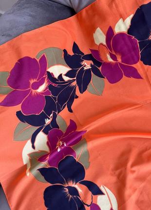 Оранжевый платок в цветы  120*1602 фото