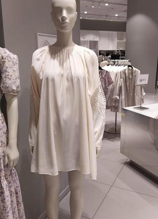 Літні чудове плаття з вишивкою на рукова.