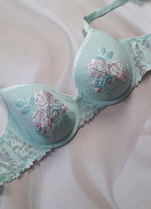 Симпатичний мятний бюстик з вишивкою 70dd