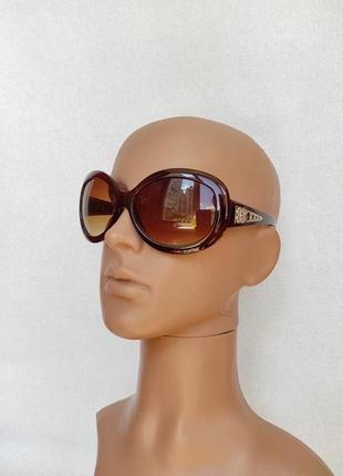 Красивые очки овальной формы