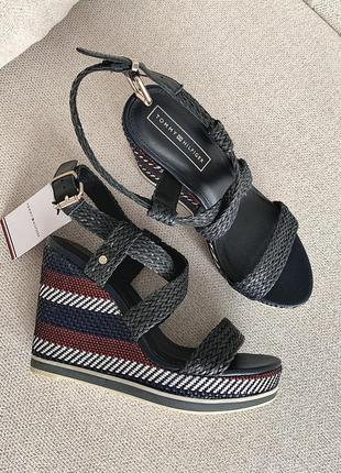 Жіночі темно-сині босоніжки AW0AWI0124 tommy raffia9 фото