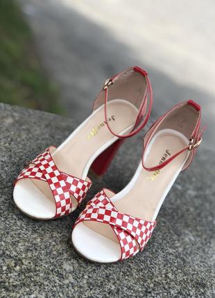 Червоні туфлі на товстому каблуці 🤩👠3 фото