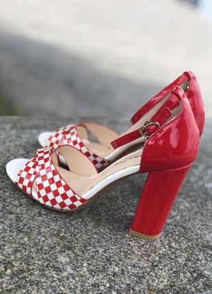 Червоні туфлі на товстому каблуці 🤩👠4 фото