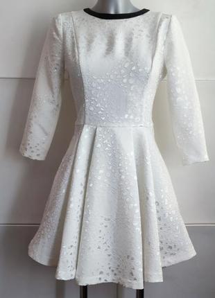 Приваблива сукня guess білого кольору