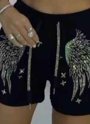 Нереально стильные шорты,люкс качество,принт крылья из камней.