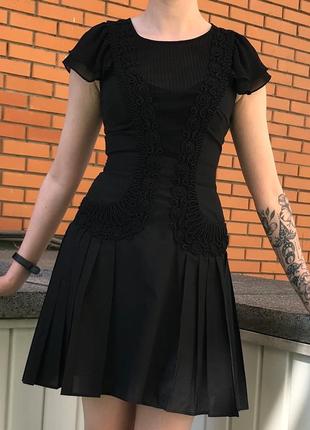 Чорна сукня з декоративною вишивкою розмір s2 фото