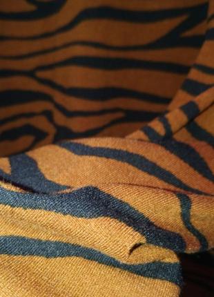 Візерунчастий джемпер з низьким коміром-стійкою. тигровий принт. кофта2 фото