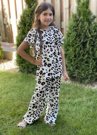 Лляний костюм принт леопард штані та блуза з рюшами
