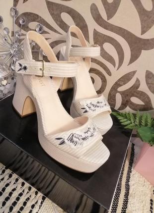 Босоніжки жіночі5 фото