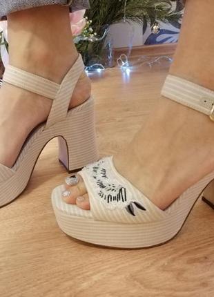 Босоніжки жіночі7 фото