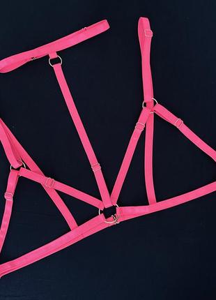 Портупеї, контурне білизна, гартеры, стрепи, чокер, бюстгальтер, шлейки, бандаж