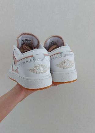 Nike air jordan 1 low tan white новинка трендові кросівки найк джордан низькі персикові білі женские персиковые белые низкие кроссовки7 фото