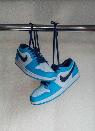Nike air jordan retro 1 low blue white black трендові блакитні яскраві кросівки найк джордан низькі блакитні яскраві брендові кросівки4 фото