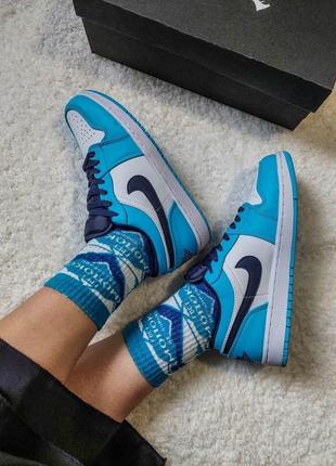 Nike air jordan retro 1 low blue white black трендові блакитні яскраві кросівки найк джордан низькі блакитні яскраві брендові кросівки5 фото