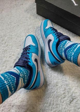 Nike air jordan retro 1 low blue white black трендові блакитні яскраві кросівки найк джордан низькі блакитні яскраві брендові кросівки6 фото