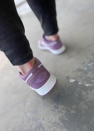 Nike air jordan retro 1 low violet white трендові кросівки найк джордан фіолетові бузкові низкие яркие брендовые кроссовки фиолетовые9 фото