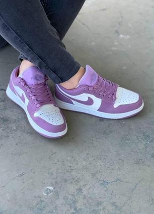 Nike air jordan retro 1 low violet white трендові кросівки найк джордан фіолетові бузкові низкие яркие брендовые кроссовки фиолетовые6 фото