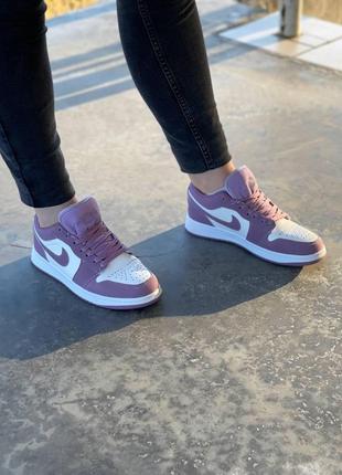 Nike air jordan retro 1 low violet white трендові кросівки найк джордан фіолетові бузкові низкие яркие брендовые кроссовки фиолетовые4 фото