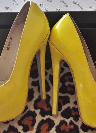 Очень красивые туфельки