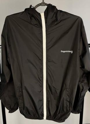Легка куртка чорна з білою блискавкою fingercroxx4 фото