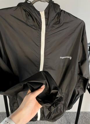 Легка куртка чорна з білою блискавкою fingercroxx6 фото