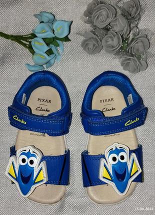 Босоножки сандалии фирменные кожа clarks disney pixar eu 21