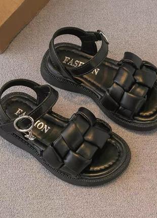 Босоніжки на дівчаток 3