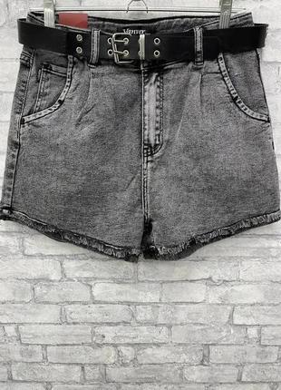 Женские серые короткие джинсовые шорты с высокой посадкой полубатал