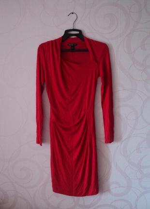 Красное обтягивающее платье1 фото