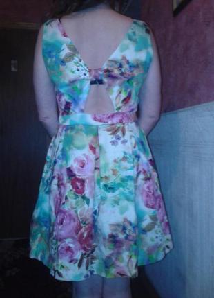 Платье с яркой, летней расцветкой2 фото