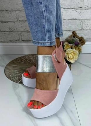 Босоніжки на платформі натуральна замша