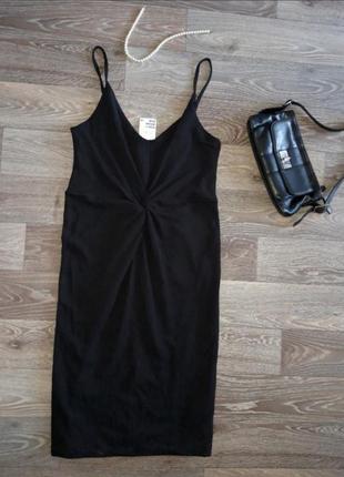 Шикарное чёрное платье в бельевом стиле от известного бренда