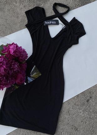 Чёрное облегающее платье с чокером2 фото