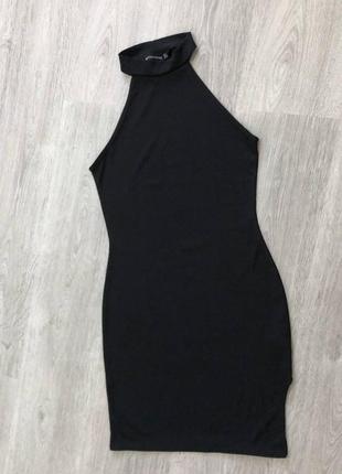 Чорне міні сукня в рубчик з вирізом5 фото