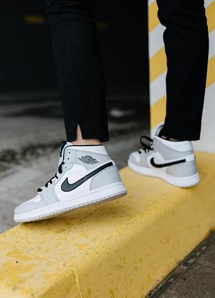 Женские высокие кожаные кроссовки nike air jordan 1 mid light smoke grey#найк