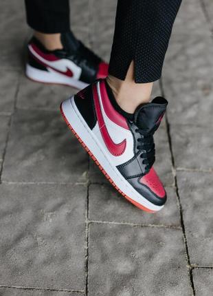 Жіночі шкіряні кросівки nike air jordan 1 low bred toe#найк5 фото