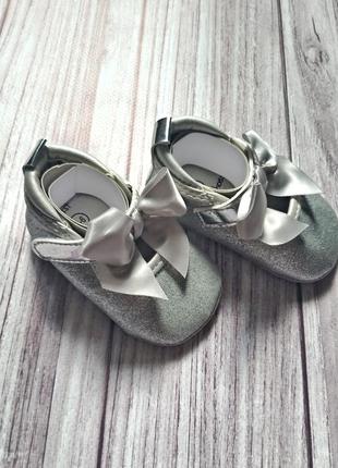 Серебряные туфельки для крошки3 фото