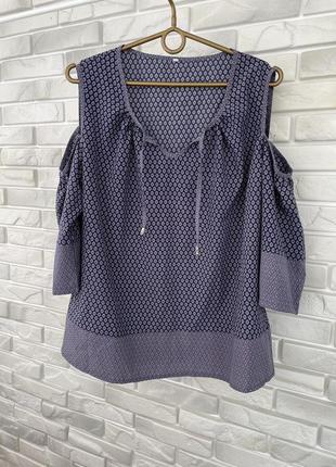 Легкая блуза с открытыми плечами1 фото