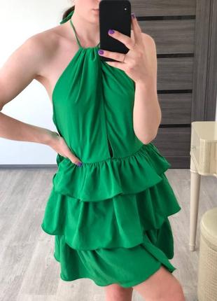 Зеленое платье с воланами7 фото