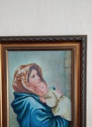 Картина вышитая бисером "мадонна с младенцем".2 фото