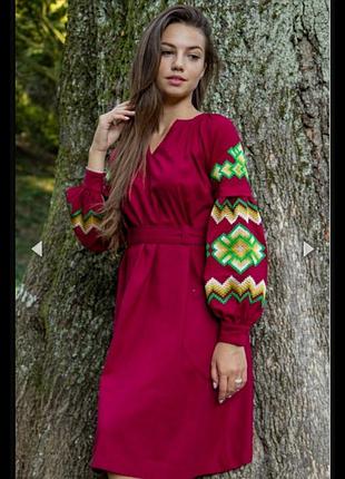 Вишита жіноча сукня