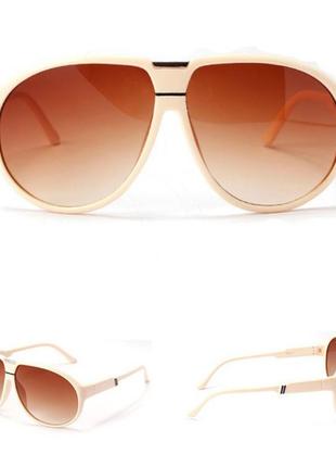 Розпродаж сонцезахисні бежеві окуляри авіатори з димчастими коричневими лінзами