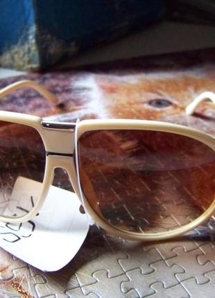 Распродажа солнцезащитные бежевые очки авиаторы с дымчатыми коричневыми линзами2 фото